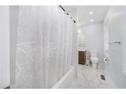 87 Fletcher Circle, Cambridge, ON - Indoor Photo Showing Bathroom
