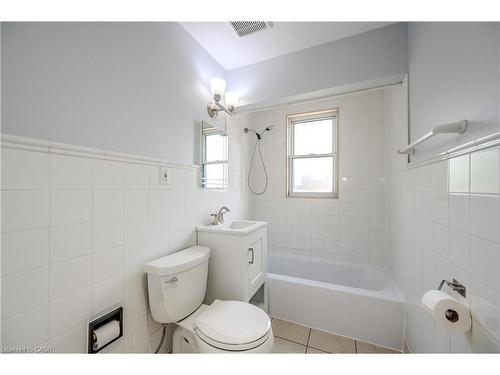 3-102 Sydney Street N, Kitchener, ON - Indoor Photo Showing Bathroom