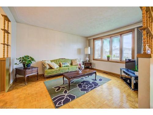 131 Thunderbird Drive, Cambridge, ON - Indoor Photo Showing Living Room