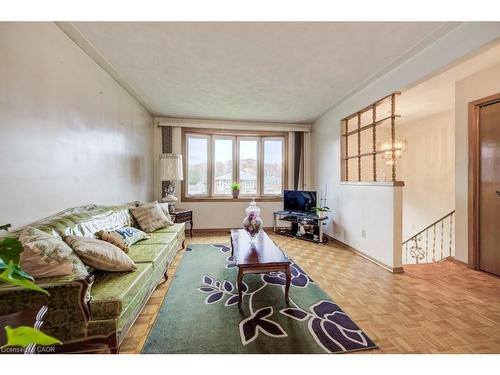 131 Thunderbird Drive, Cambridge, ON - Indoor Photo Showing Living Room