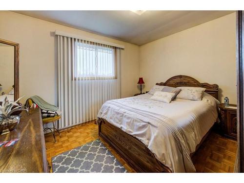 131 Thunderbird Drive, Cambridge, ON - Indoor Photo Showing Bedroom