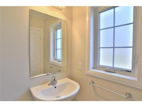 29 Ridgemount Street, Kitchener, ON - Indoor Photo Showing Bathroom