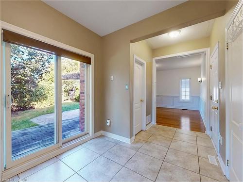 301 Mohawk Road, Oakville, ON - Indoor Photo Showing Other Room