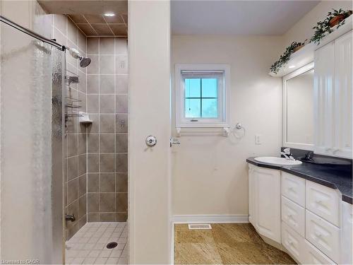301 Mohawk Road, Oakville, ON - Indoor Photo Showing Bathroom
