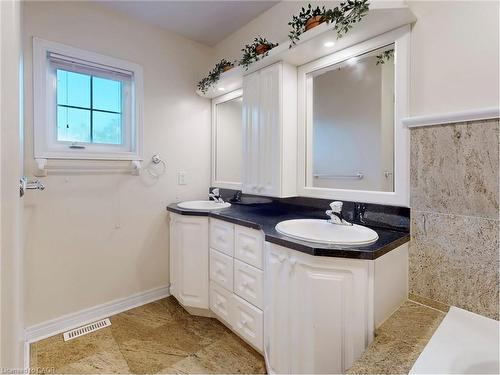 301 Mohawk Road, Oakville, ON - Indoor Photo Showing Bathroom