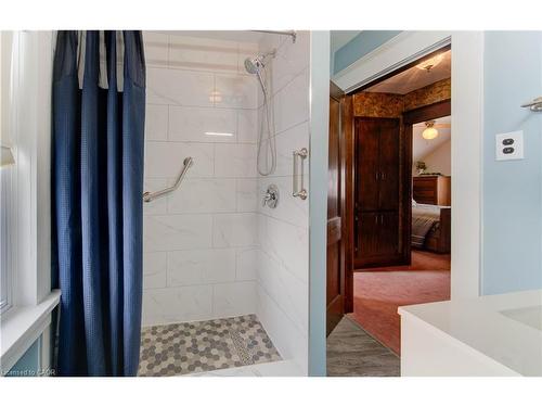 160 Glasgow Street, Kitchener, ON - Indoor Photo Showing Bathroom