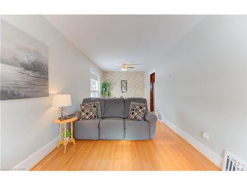 160 Glasgow Street, Kitchener, ON - Indoor Photo Showing Living Room