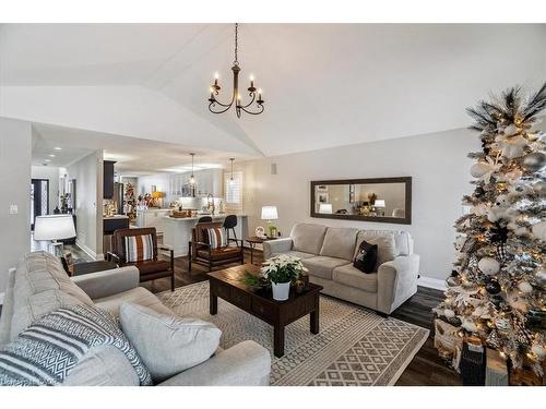 12 Sophia Drive, Stoney Creek, ON - Indoor Photo Showing Living Room