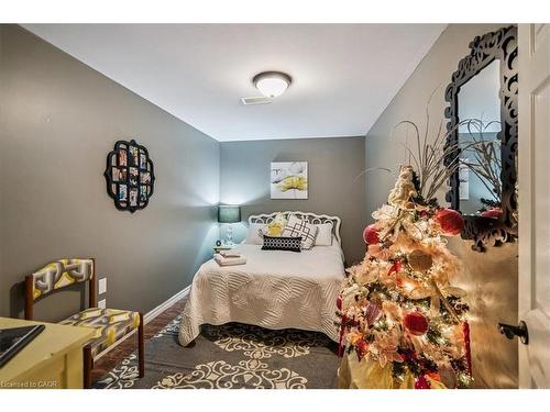 12 Sophia Drive, Stoney Creek, ON - Indoor Photo Showing Bedroom