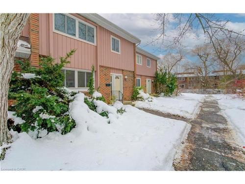 52-121 University Avenue E, Waterloo, ON - Outdoor