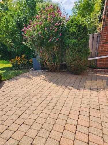 52-121 University Avenue E, Waterloo, ON - Outdoor