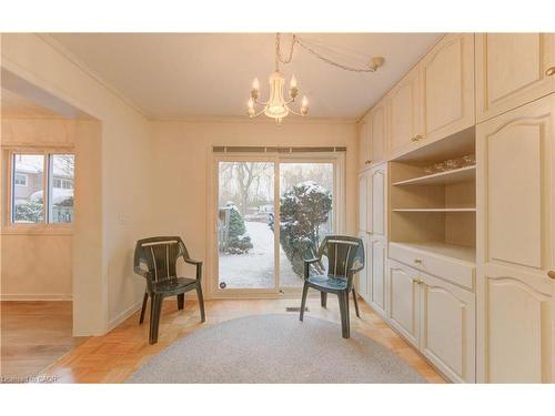 52-121 University Avenue E, Waterloo, ON - Indoor