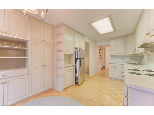 52-121 University Avenue E, Waterloo, ON - Indoor Photo Showing Kitchen