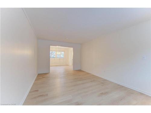 52-121 University Avenue E, Waterloo, ON - Indoor Photo Showing Other Room