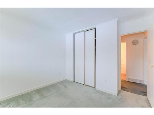 52-121 University Avenue E, Waterloo, ON - Indoor Photo Showing Other Room