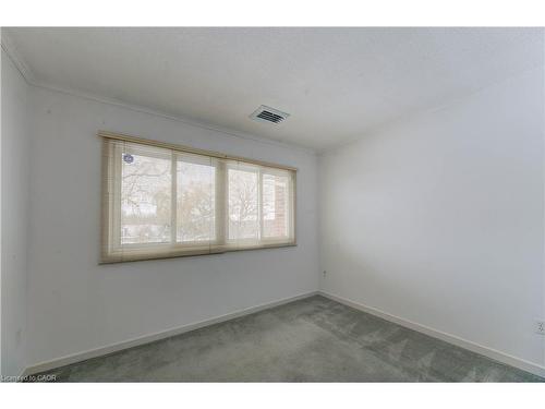 52-121 University Avenue E, Waterloo, ON - Indoor Photo Showing Other Room