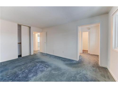 52-121 University Avenue E, Waterloo, ON - Indoor Photo Showing Other Room