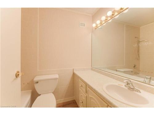 52-121 University Avenue E, Waterloo, ON - Indoor Photo Showing Bathroom