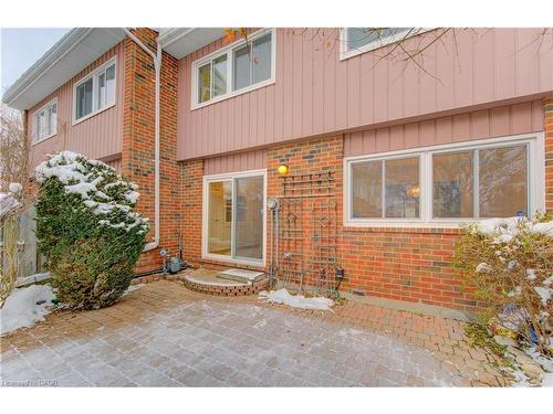 52-121 University Avenue E, Waterloo, ON - Outdoor With Exterior