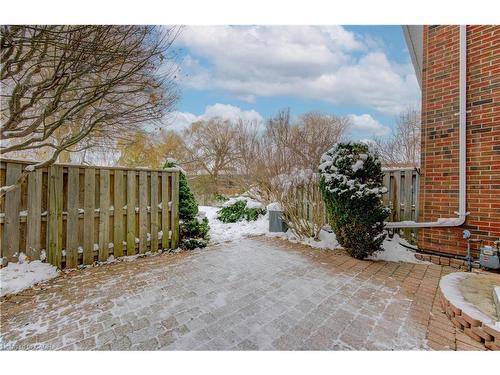 52-121 University Avenue E, Waterloo, ON - Outdoor