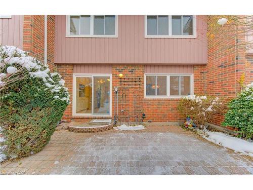 52-121 University Avenue E, Waterloo, ON - Outdoor