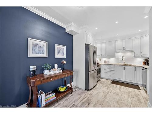 2-4198 Longmoor Drive, Burlington, ON - Indoor Photo Showing Kitchen With Stainless Steel Kitchen With Upgraded Kitchen