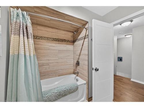 2-4198 Longmoor Drive, Burlington, ON - Indoor Photo Showing Bathroom