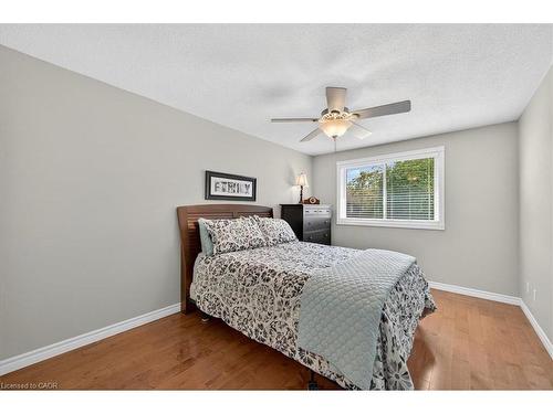2-4198 Longmoor Drive, Burlington, ON - Indoor Photo Showing Bedroom
