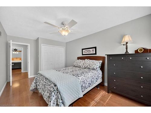 2-4198 Longmoor Drive, Burlington, ON - Indoor Photo Showing Bedroom