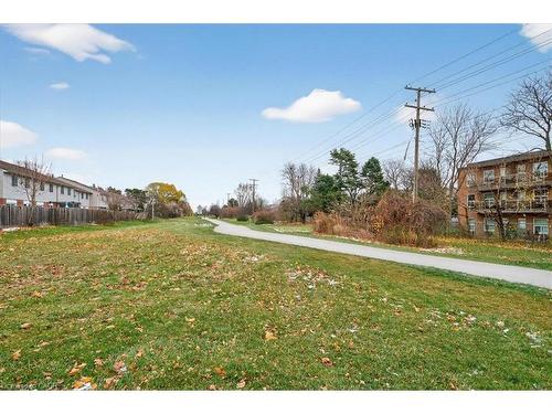 2-4198 Longmoor Drive, Burlington, ON - Outdoor