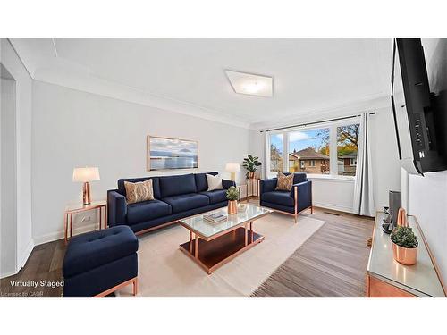 661 Brighton Avenue, Hamilton, ON - Indoor Photo Showing Living Room