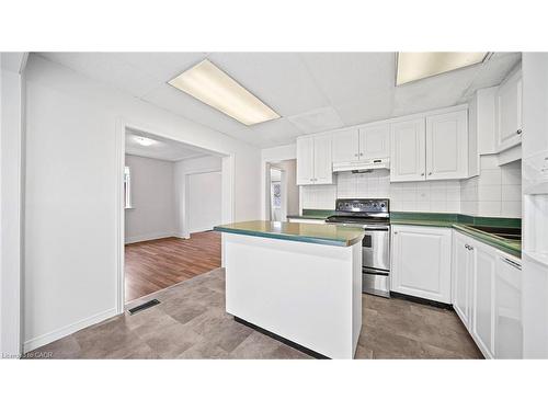661 Brighton Avenue, Hamilton, ON - Indoor Photo Showing Kitchen