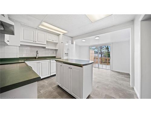 661 Brighton Avenue, Hamilton, ON - Indoor Photo Showing Kitchen