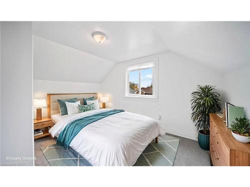 661 Brighton Avenue, Hamilton, ON - Indoor Photo Showing Bedroom