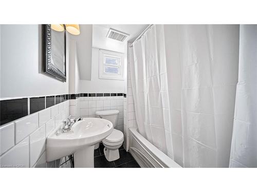 661 Brighton Avenue, Hamilton, ON - Indoor Photo Showing Bathroom