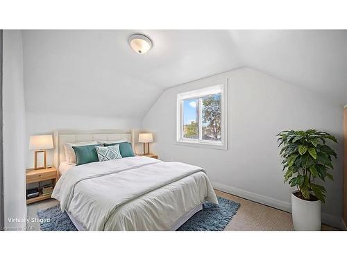 661 Brighton Avenue, Hamilton, ON - Indoor Photo Showing Bedroom