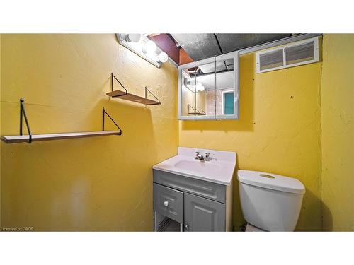 661 Brighton Avenue, Hamilton, ON - Indoor Photo Showing Bathroom