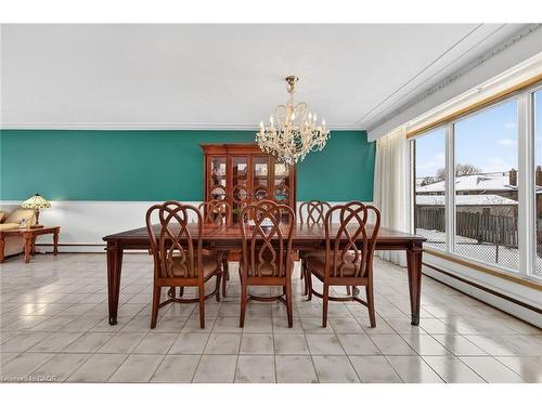 16 Southill Drive, Hamilton, ON - Indoor Photo Showing Dining Room