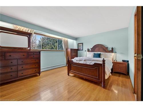 16 Southill Drive, Hamilton, ON - Indoor Photo Showing Bedroom