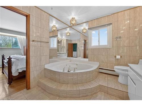 16 Southill Drive, Hamilton, ON - Indoor Photo Showing Bathroom