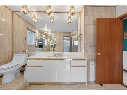 16 Southill Drive, Hamilton, ON - Indoor Photo Showing Bathroom