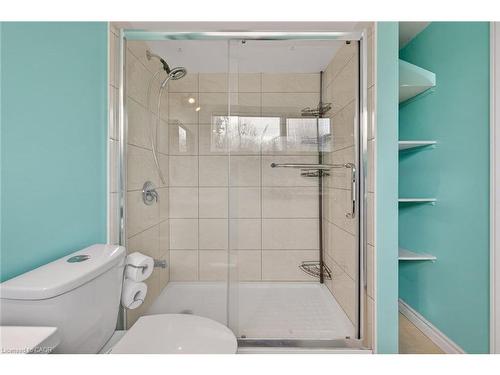 16 Southill Drive, Hamilton, ON - Indoor Photo Showing Bathroom