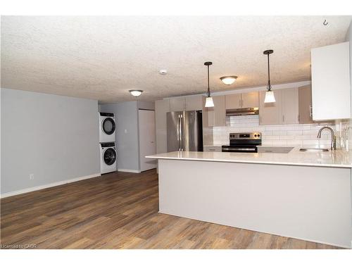 99 Broken Oak Crescent, Kitchener, ON - Indoor Photo Showing Kitchen With Upgraded Kitchen