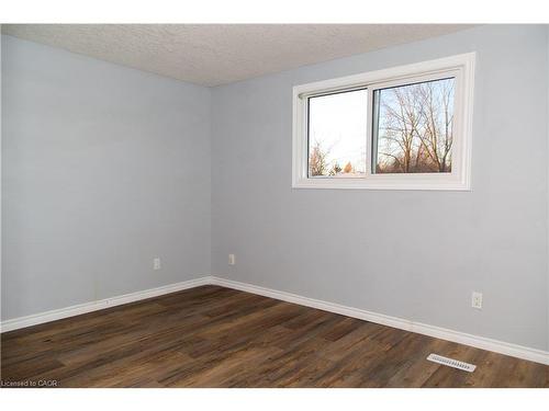 99 Broken Oak Crescent, Kitchener, ON - Indoor Photo Showing Other Room