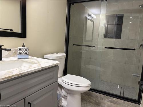 40 Houghton Street, Cambridge, ON - Indoor Photo Showing Bathroom