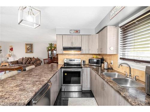 91 Thorburn Street S, Cayuga, ON - Indoor Photo Showing Kitchen With Double Sink