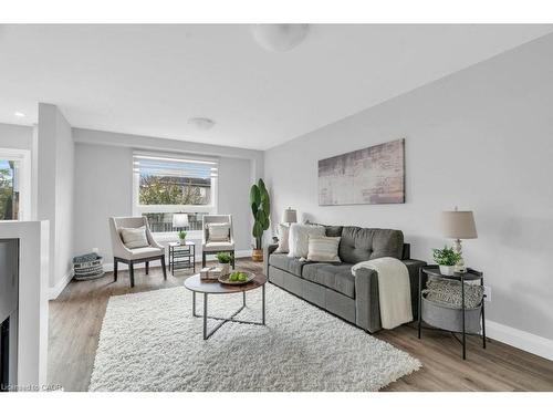 79 Winding Meadow Court, Kitchener, ON - Indoor Photo Showing Living Room