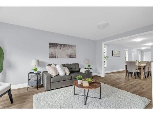 79 Winding Meadow Court, Kitchener, ON - Indoor Photo Showing Living Room