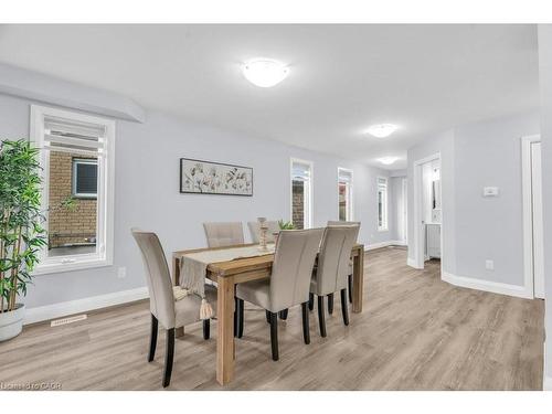 79 Winding Meadow Court, Kitchener, ON - Indoor Photo Showing Kitchen With Upgraded Kitchen