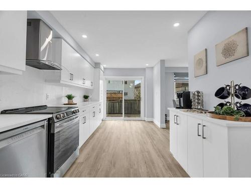 79 Winding Meadow Court, Kitchener, ON - Indoor Photo Showing Kitchen With Upgraded Kitchen